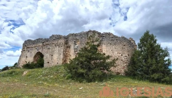 Iglesia de la villa antigua o de la Ermita del Castillo. Ruinas - Ucero
