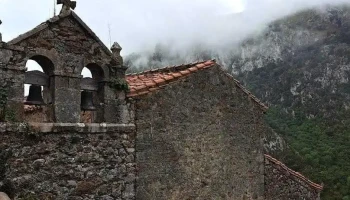 Iglesia de Santa Maria Magdalena de Cáraves - Asturias