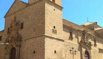 Parroquia católica De San Pedro - Larva