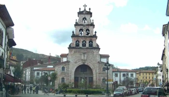 Plaza de la Iglesia - Cangas De Onís