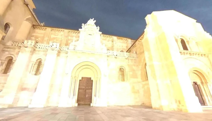 Basilica De San Isidoro Historia - León