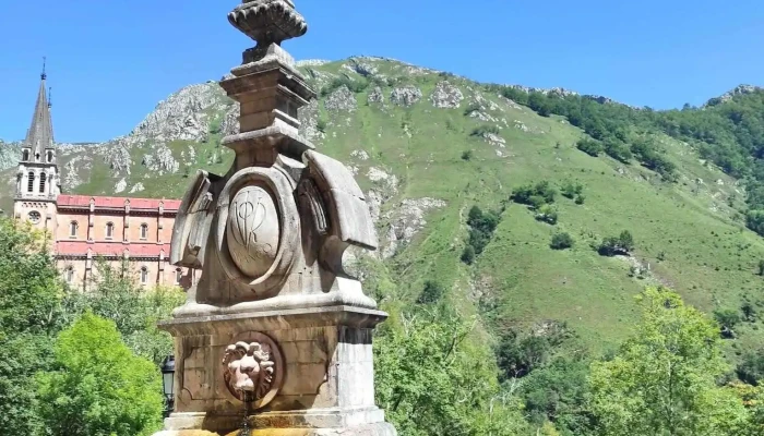 Basilica De Santa Maria La Real De Covadonga La Colegiata De San Fernando - Covadonga