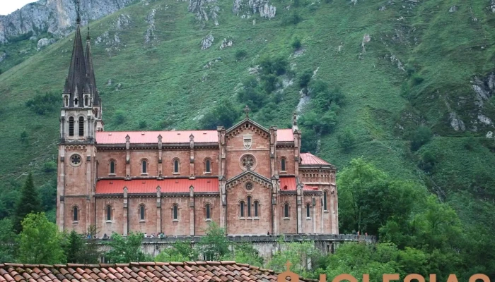 Basilica De Santa Maria La Real De Covadonga Lugar De Culto - Covadonga