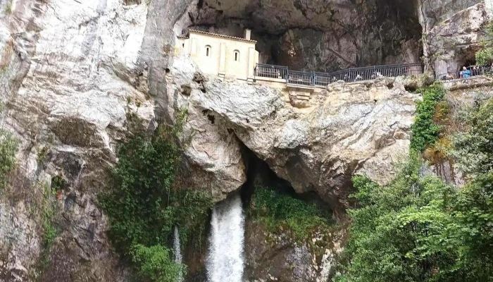 Basilica De Santa Maria La Real De Covadonga Santuario De Nuestra Senora De Covadonga - Covadonga