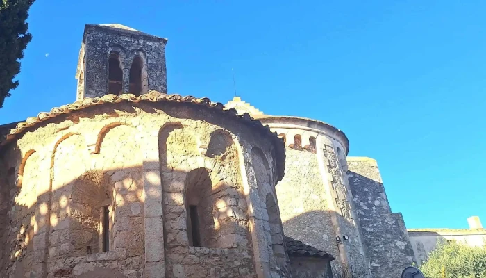 Capella Romanica De Sant Cugat Moja - Moja