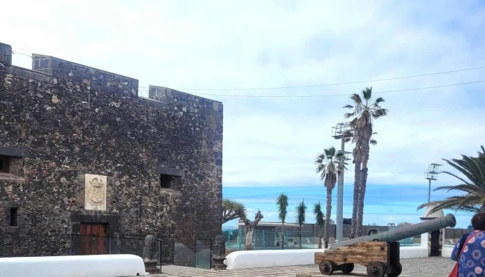 Capilla Cruz Del Pino -  Telefono - Puerto de la Cruz