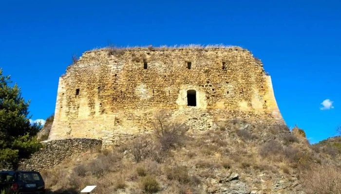 Castillo E Iglesia De Sant Marti Dels Castells Lugar De Interes Historico - Bellver de Cerdanya