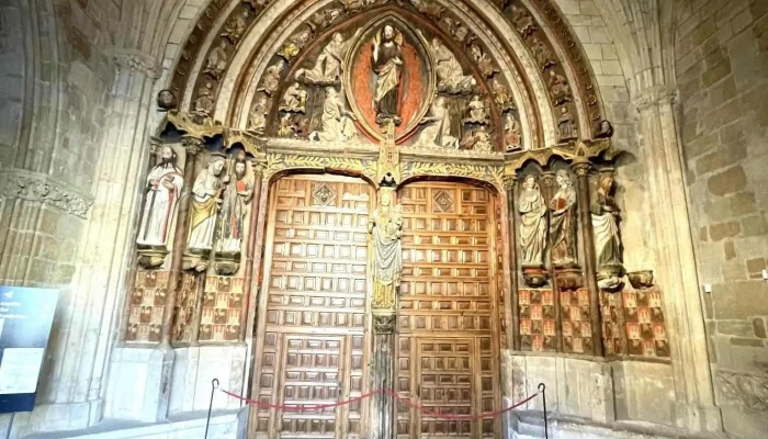 Catedral De Leon Portada De La Virgen Del Dado - León