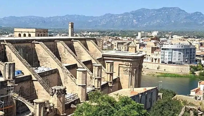 Catedral De Santa Maria De Tortosa -  Videos - Tortosa