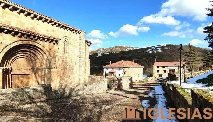 Colegiata De San Pedro De Cervatos -  Videos - San Pedro