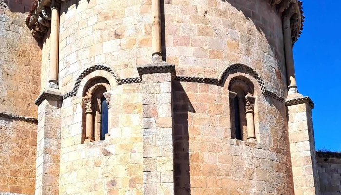 Colegiata De San Pedro De Cervatos -  Zona - San Pedro