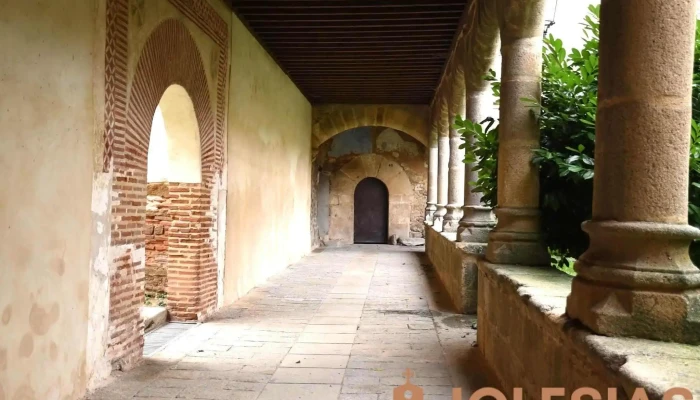 Convento De Las Dominicas -  Muro De Piedra - Aldeanueva De Santa Cruz