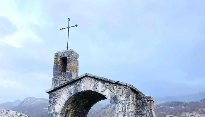 Ermita De El Buen Pastor -  Descuentos - Cangas de Onís