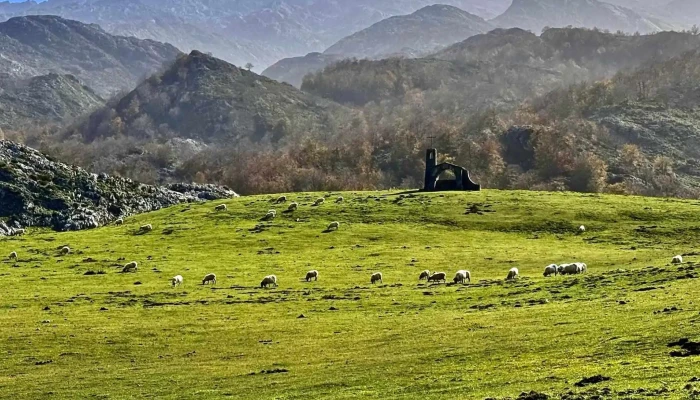 Ermita De El Buen Pastor -  Refugio Vega De Enol - Cangas de Onís