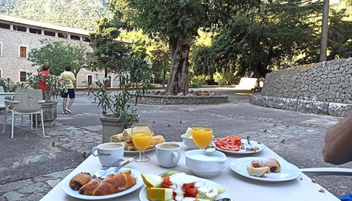 Hospederia Santuario De Lluc Comidas Y Bebidas - Lluc