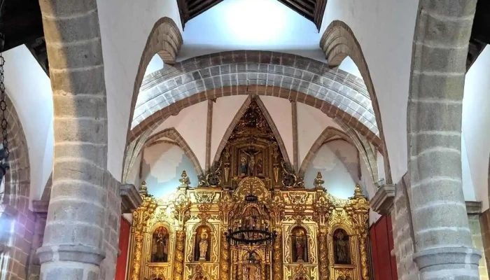 Iglesia De La Asuncion Iglesia Catolica - Dos Torres