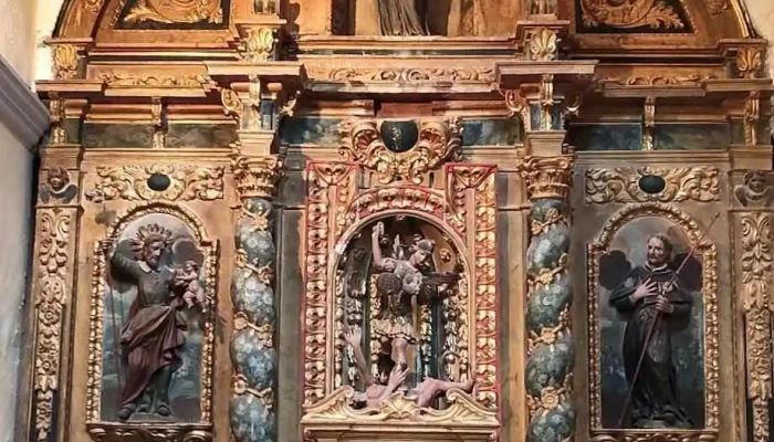 Iglesia De La Exaltacion De La Santa Cruz Iglesia Catolica - Sediles