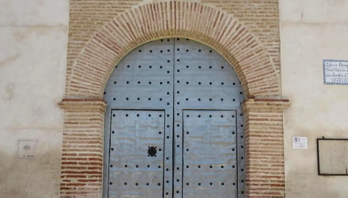 Iglesia De La Exaltacion De La Santa Cruz Instagram - Sediles