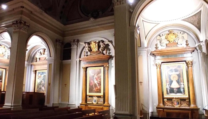 Iglesia De La Exaltacion De La Santa Cruz Zona - Zaragoza