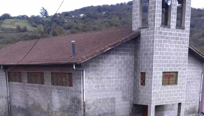 Iglesia de Nuestra Señora del Amparo de Tuilla / Tiuya - Langreo