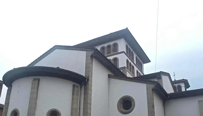 Iglesia De San Andres De El Entrego Abierto Ahora - San Martín del Rey Aurelio