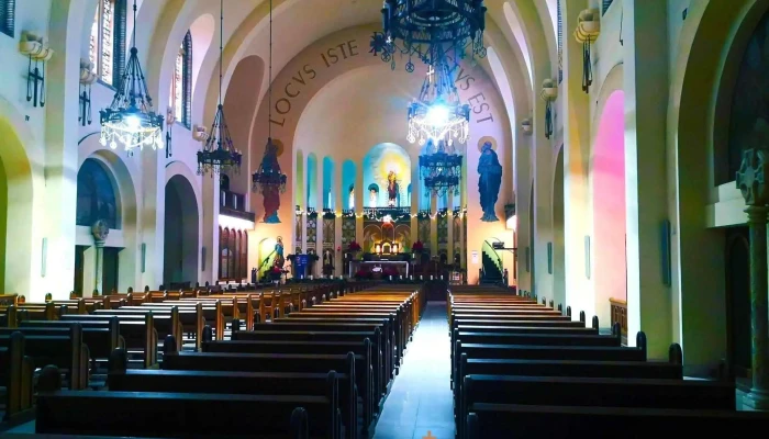 Iglesia De San Antonio De Padua -  Iglesia Catolica - Zaragoza