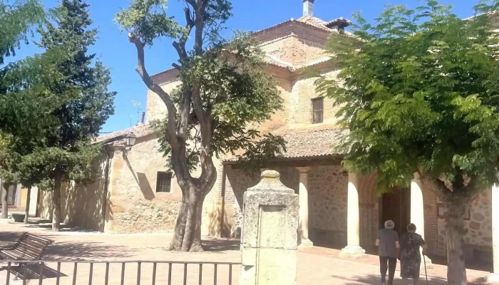 Iglesia De San Benito Abad -  Iglesia - escarabajosa de cabezas