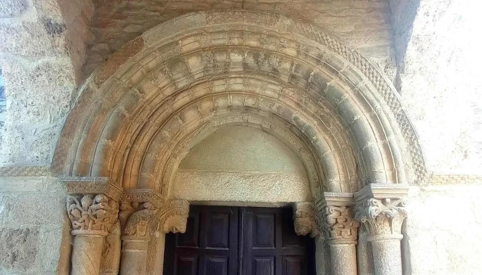 Iglesia De San Esteban -  Corullon - Corullón