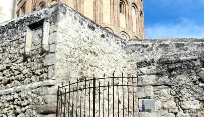Iglesia De San Esteban -  Iglesia Catolica - Cuéllar