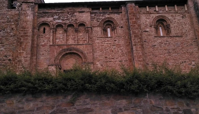 Iglesia De San Esteban -  Sitio Web - Corullón