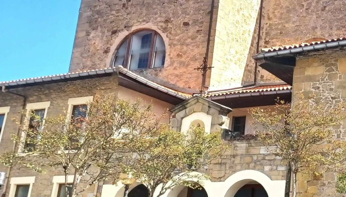 Iglesia De San Juan Bautista -  Padres Franciscanos Instagram - Zarautz