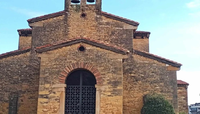 Iglesia De San Julian De Los Prados Santullano Oviedo - Oviedo