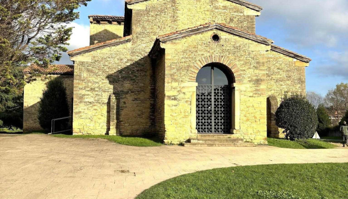 Iglesia De San Julian De Los Prados Santullano Recientes - Oviedo