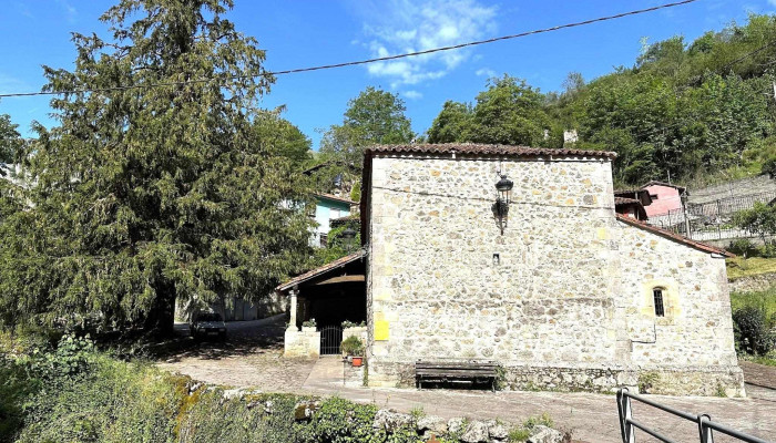 Iglesia De San Justo Y San Pastor -  Del Propietario - La Riera