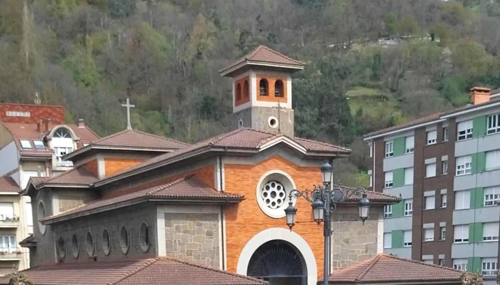 Iglesia De San Martin De Tours Sotrondio Opiniones - San Martín del Rey Aurelio