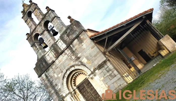 Iglesia De San Martin Iglesia - Pereda