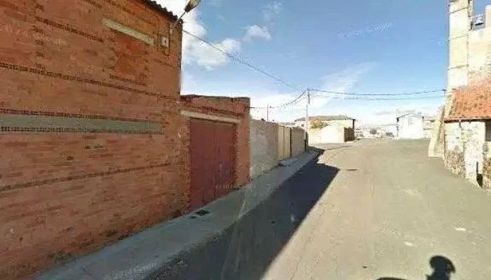 Iglesia De San Miguel Arcangel Cementerio - Milles de la Polvorosa