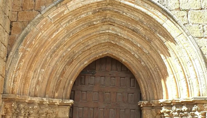 Iglesia De San Miguel Arcangel Comentario 2 - Celada Del Camino