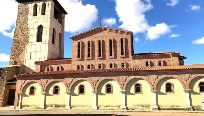 Iglesia de San Nicolás de Bari (siglo Xii) (reconstruida) - Villalpando