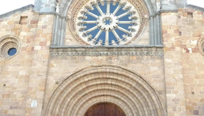 Iglesia De San Pedro Apostol Instagram - Ávila