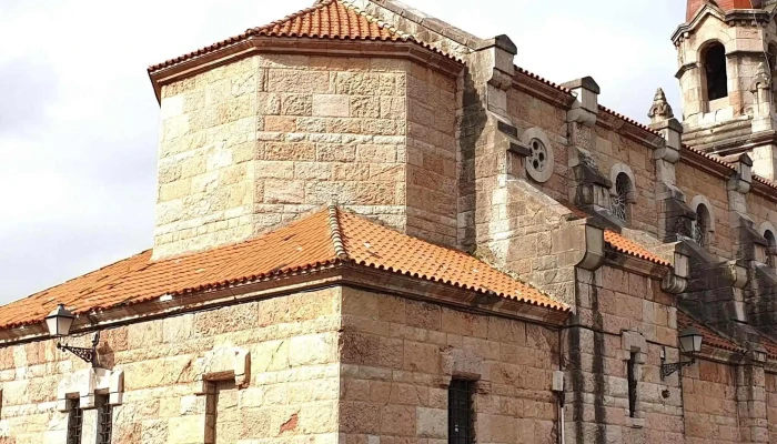 Iglesia de San Pedro de los Arcos - Oviedo