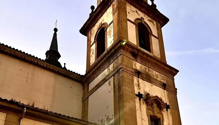 Iglesia De San Pedro -  Iglesia Catolica - Pola de Siero