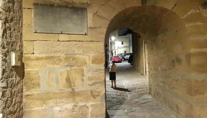 Iglesia De San Pedro -  Opiniones - Sabiote
