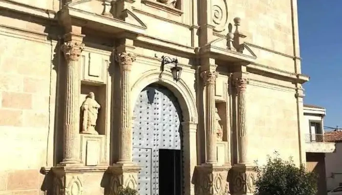 Iglesia de San Pedro y San Pablo - Used