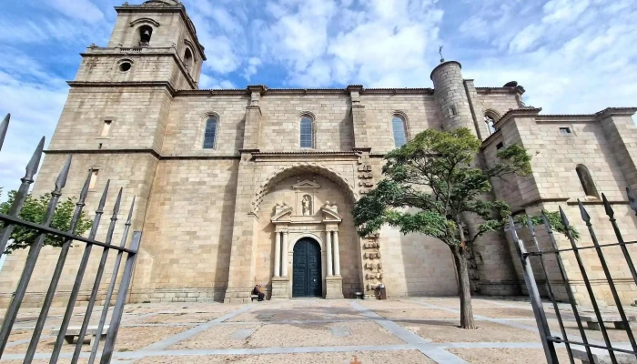 Iglesia De San Sebastian De Villacastin Iglesia Catolica - Villacastín