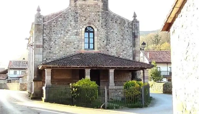 Iglesia De San Sebastian -  Iglesia Catolica - Villasuso de Cieza