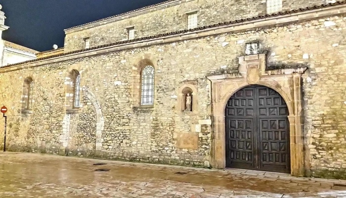 Iglesia De San Tirso El Real -  Iglesia Catolica - Oviedo