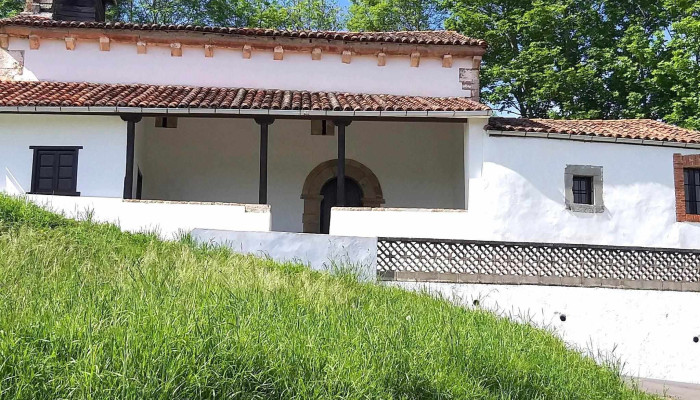 Iglesia De San Vicente -  Abierto Ahora - Grado