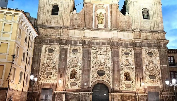 Iglesia De Santa Isabel De Portugal -  Iglesia Catolica - zaragoza