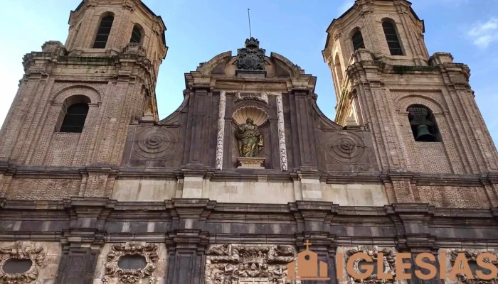 Iglesia De Santa Isabel De Portugal -  Iglesia - zaragoza